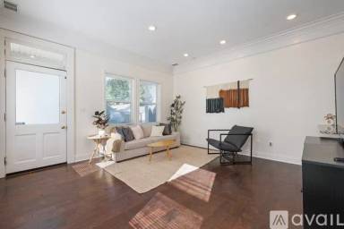 Main picture of 951 Charles St