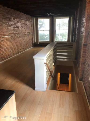 Main picture of 12 N 8th St