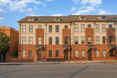 Main picture of 560 Jetton St