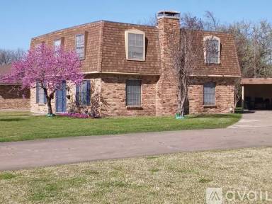Main picture of 1907 W Shields Dr