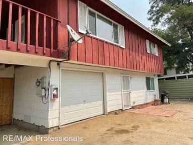 Main picture of 2735 Lakeside Dr