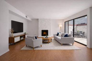 Main picture of 1805 S Barrington Ave