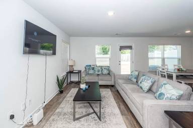 Main picture of 240 Spencer Cir