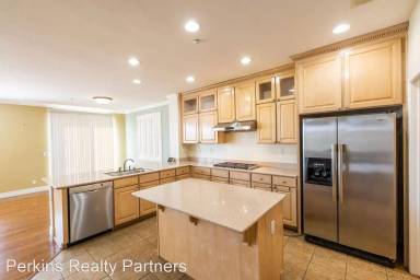 Main picture of 1133 Platinum St