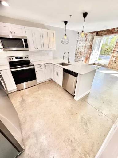 Main picture of 2712 E Leigh St