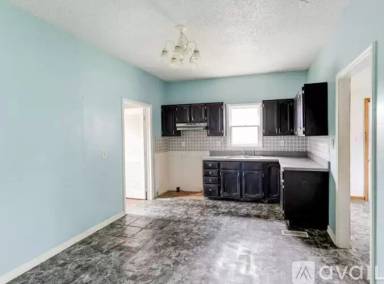 Main picture of 1322 E Illinois St