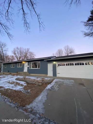 Main picture of 800 S Menlo Ave