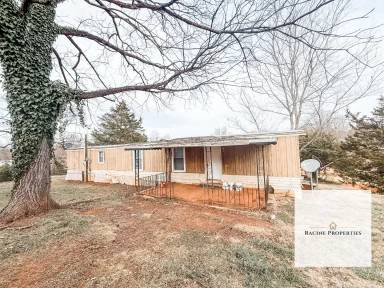 Main picture of 896 Chestnut Ridge Rd