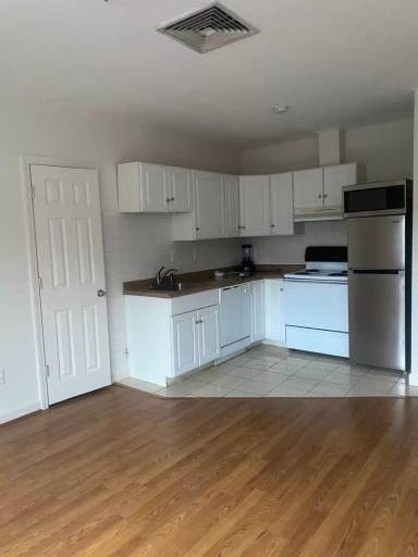 Main picture of 2001 Whitney Ave