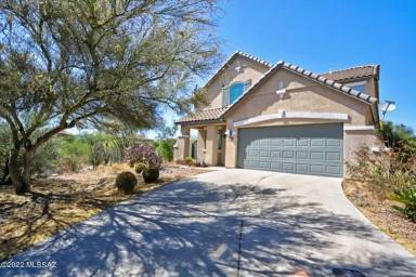 Main picture of 1004 W Thornbush Pl