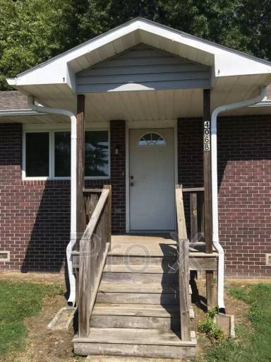 Main picture of 404 E Adams St