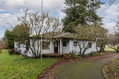 Main picture of 51923 Columbia River Hwy