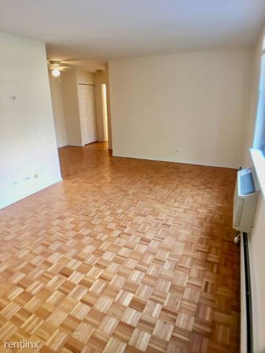 Main picture of 424 W Oakdale Ave