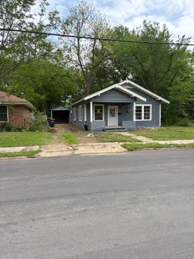 Main picture of 939 12th St SE