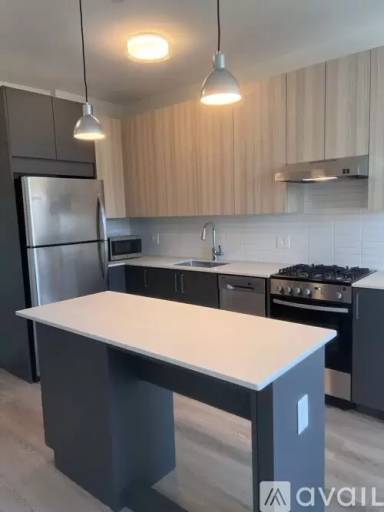 Main picture of 648 N May St