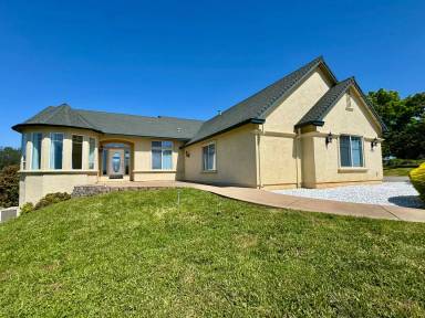 Main picture of 6255 Peacock Way