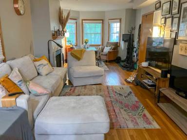 Main picture of 1444 W Melrose St