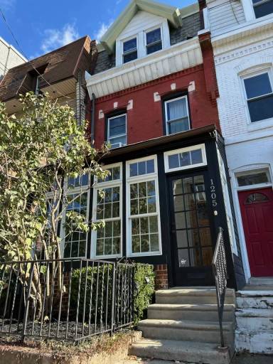 Main picture of 1205 S 46th St