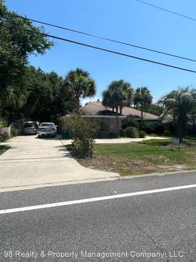 Main picture of 555 Kelly St