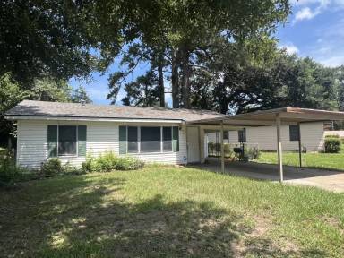 Main picture of 215 Carlton Dr