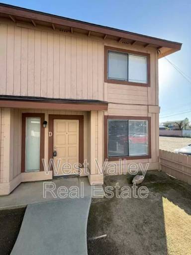 Main picture of 205 W Ash St