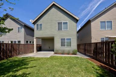 Main picture of 19557 Salmonberry Ct