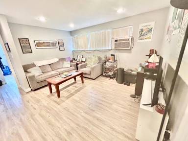 Main picture of 526 Packard St