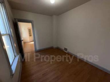 Main picture of 3011 N Holton St