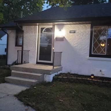 Main picture of 125 Main St
