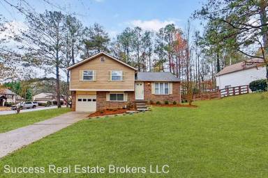 Main picture of 100 Roswell Farms Ct