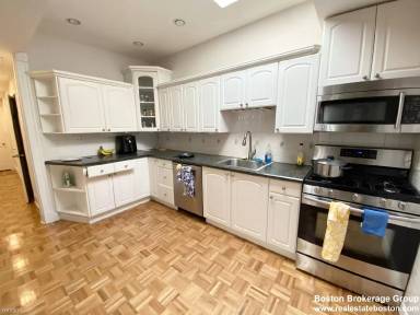 Main picture of 108 Buttonwood St