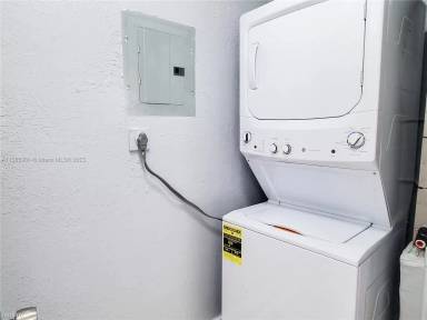 Main picture of 355 W 10th St