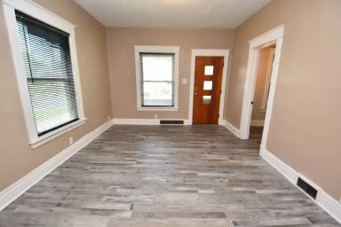 Main picture of 801 S 28th St