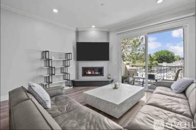 Main picture of 201 N Reese Pl