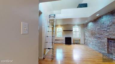 Main picture of 323 E 21st St