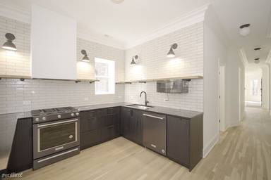 Main picture of 834 W Waveland Ave