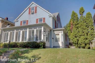 Main picture of 924 E High St