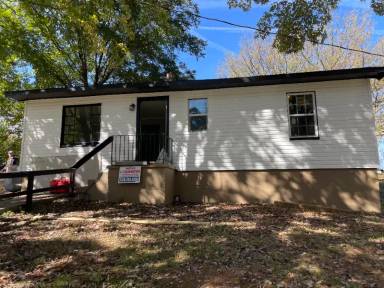 Main picture of 634 Lake St