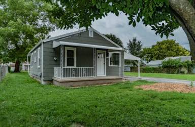 Main picture of 1112 N Brown Ave