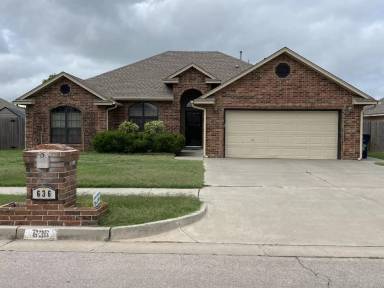 Main picture of 636 SW 159th St