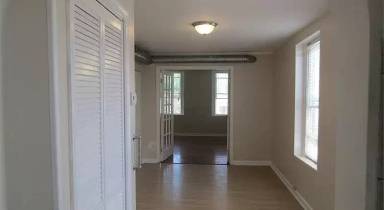 Main picture of 1131 W Cross St