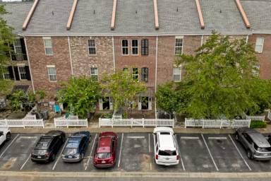 Main picture of 2834 Howard Ave