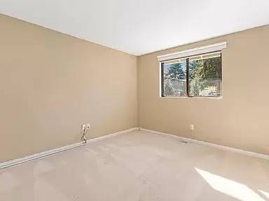 Main picture of 10612 NE 55th St
