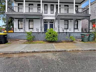 Main picture of 310 W 42nd St