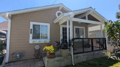 Main picture of 824 Grand Ave