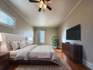 Main picture of 408 E Del Norte St