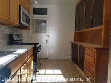 Main picture of 6226 N Clark St