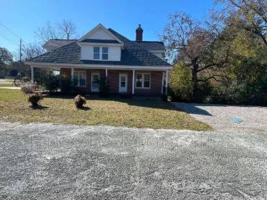 Main picture of 610 Parks St