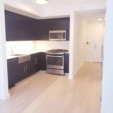 Main picture of W 43rd St