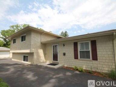 Main picture of 132 Raymond Ave